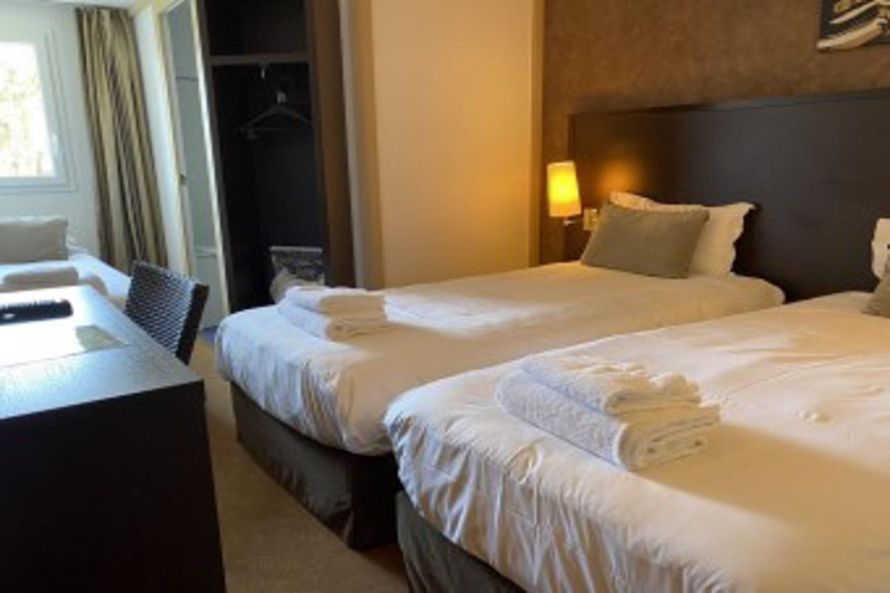 คีเรียด เชอร์บูร์ก อีเควอร์เดรวิลล์ Hotel แชร์บูร์ก อ็อง กงต็องแต็ง ภายนอก รูปภาพ